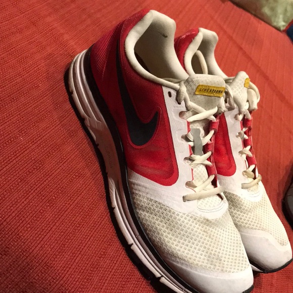 Nike livestrong running shoes - Picture 2 of 3
